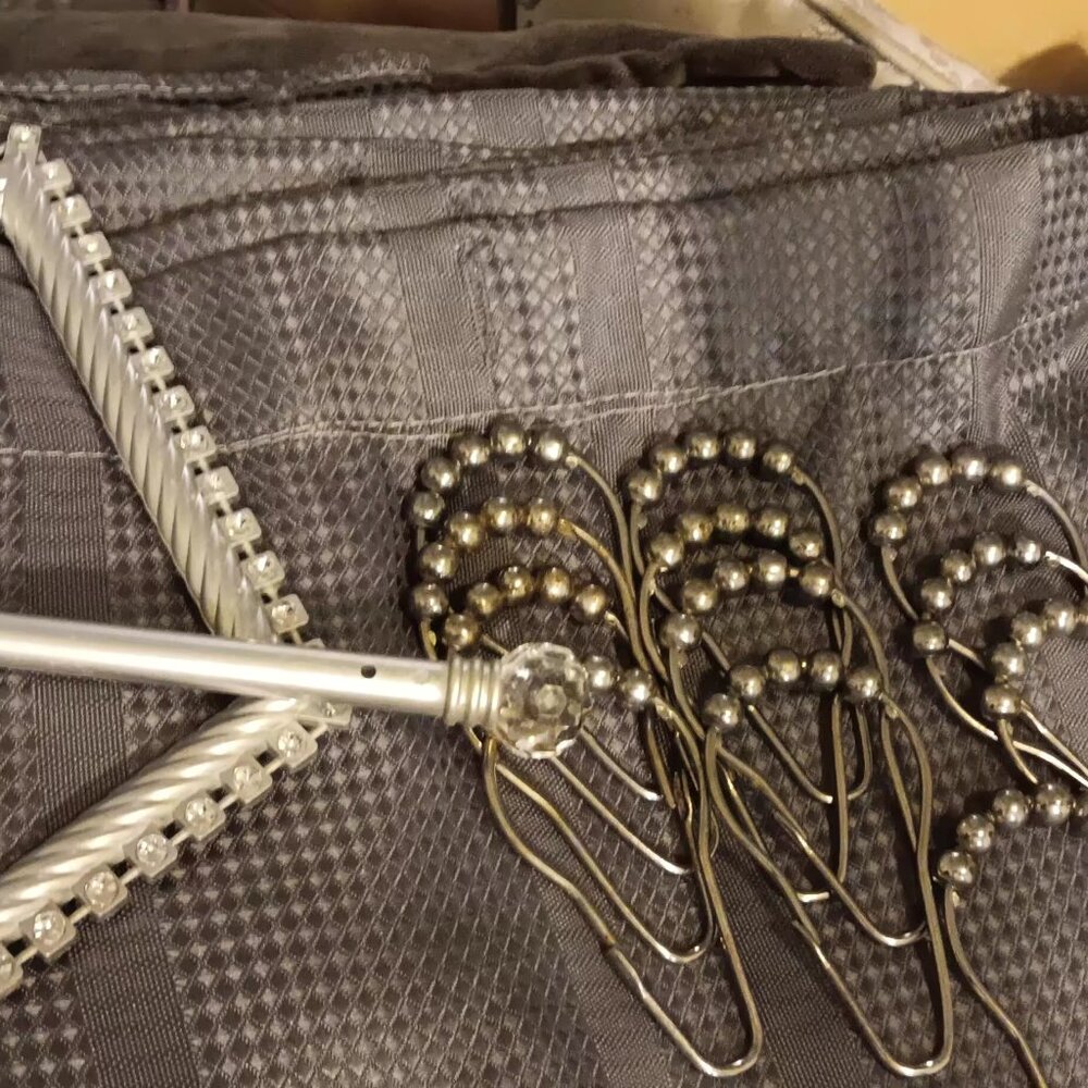 7 pc Gray Shower Curtain Set, Rings,  Magnetic Liner 2 rugs set